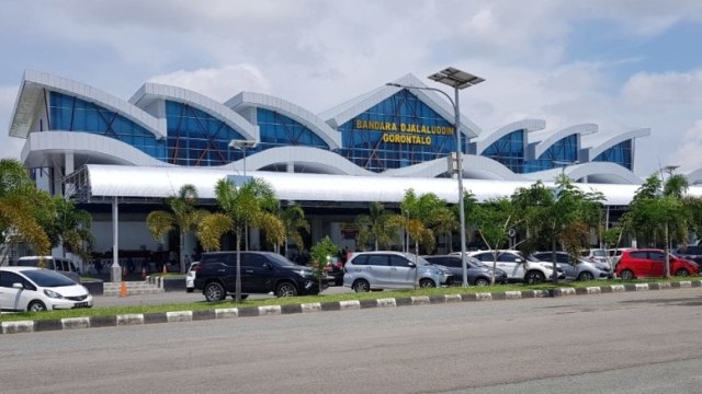 Bandara Jalaludin Gorontalo. Senin, (27/4). Foto: Dok banthayo.id (Burdu)