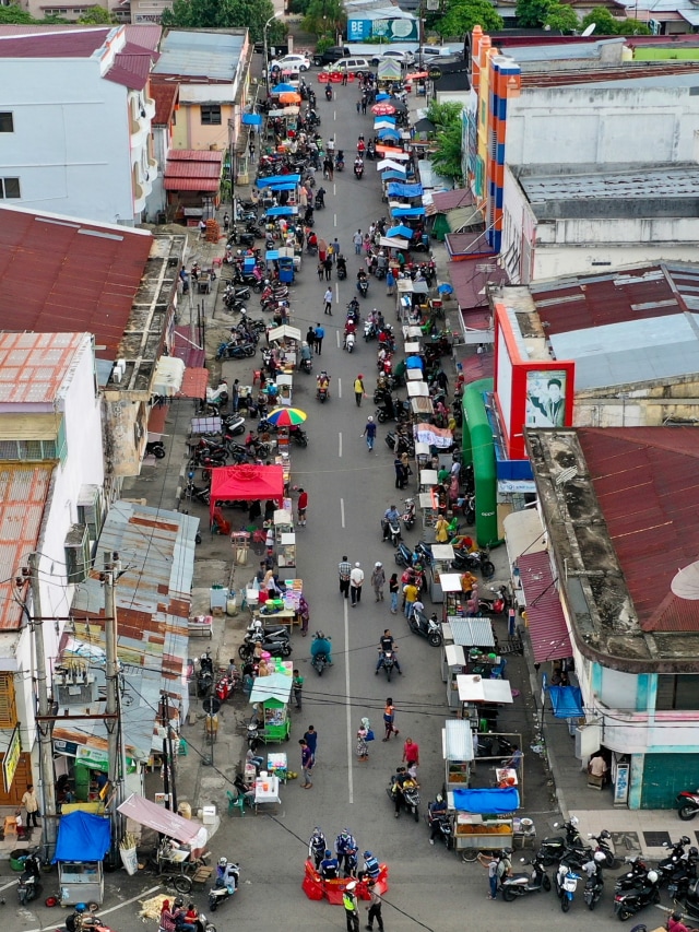 Foto Udara: Suasana Pusat Penjualan Takjil Ramadhan di Banda Aceh