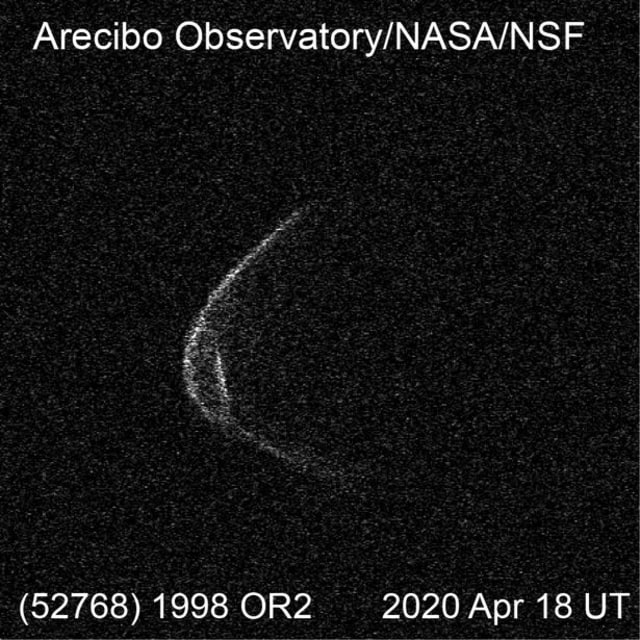 Wujud asteroid 52768 (1998 OR2) yang tampak seperti memakai masker, bakal melintasi Bumi pada 29 April 2020.  Foto: Arecibo Radar/NASA