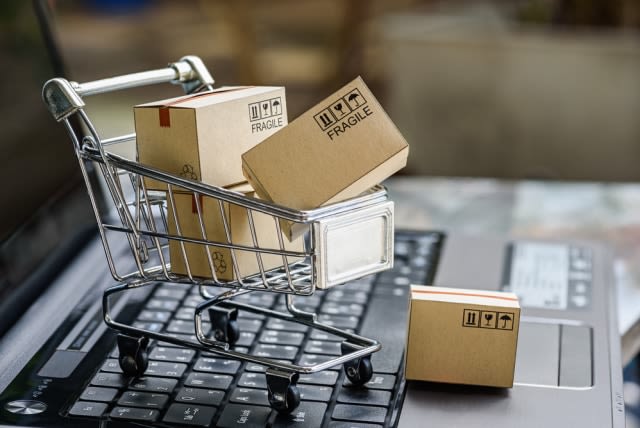 Ilustrasi belanja online. Foto: Shutterstock