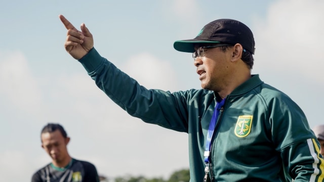Aji Santoso, pelatih Persebaya Surabaya. Foto: Dok. Media Persebaya