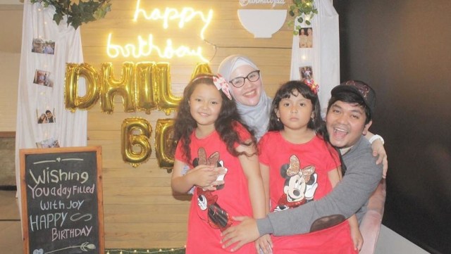 Indra Bekti dan keluarganya