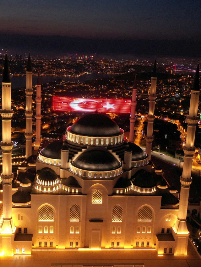 Pesan Mahya, Lampu Masjid Khas Ramadhan di Turki, di Tengah ...