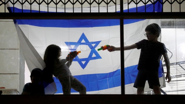 Israel Rayakan HUT Kemerdekaan ke-72 di Tengah Lockdown (27915)