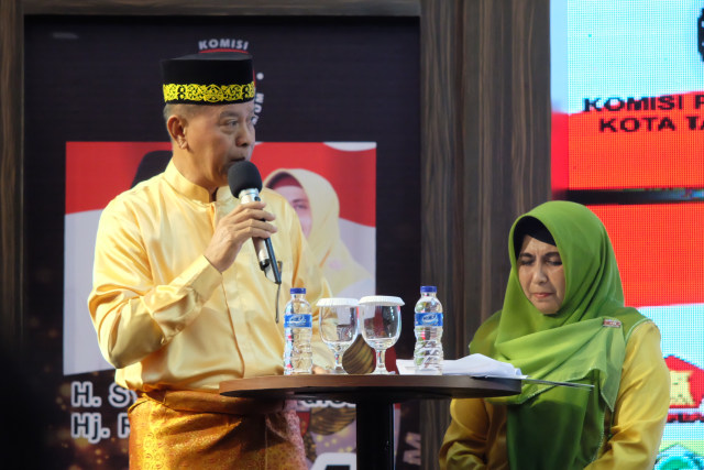 Wali Kota Tanjungpinang, Alm Syahrul bersama Wakil, Rahma saat debat kampanye Pilwako 2018 lalu. Foto: Ismail/kepripedia.com