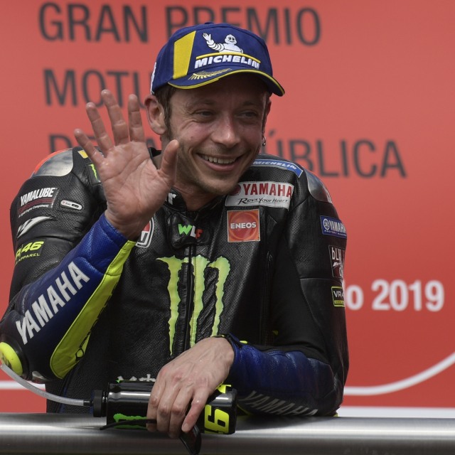 Valentino Rossi di podium MotoGP Argentina. Foto: AFP/Juan Mabromata