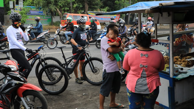 Gubernur Jawa Tengah, Ganjar Pranowo mengecek penerapan PKM di Semarang. Foto: Dok. Humas Pemprov Jateng