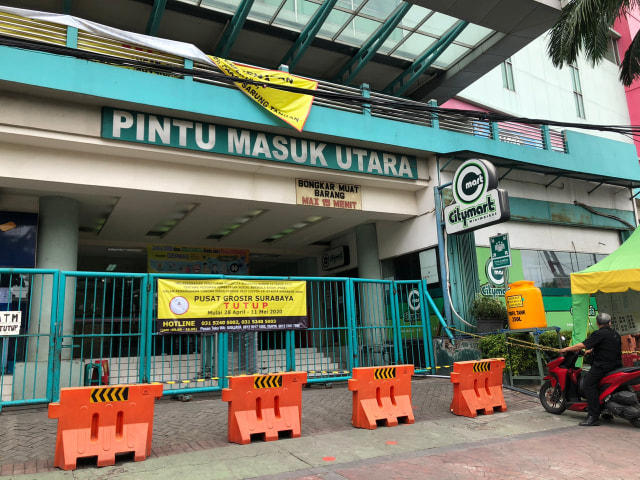 Pusat Grosir Surabaya (PGS) yang mulai tutup karena PSBB. Foto-foto: Amanah Nur Asiah/Basra