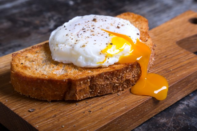Ilustrasi poached egg. Foto: Shutterstock