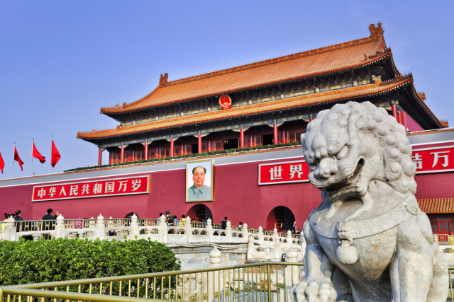 Gerbang masuk Tiananmen untuk menuju Forbidden City di Beijing, China Foto: Shutterstock