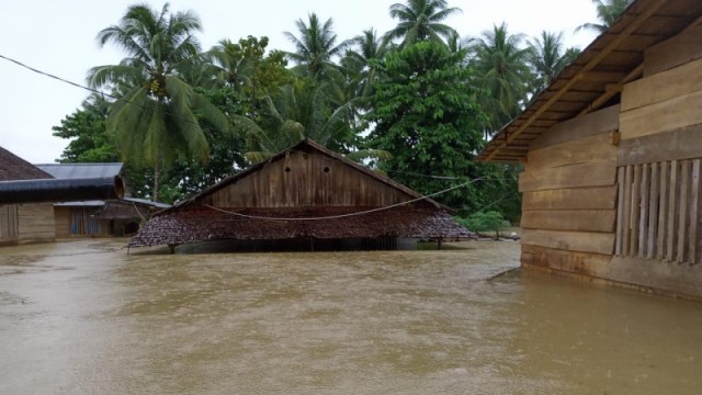 Ratusan KK di Poso Terdampak Banjir (114235)