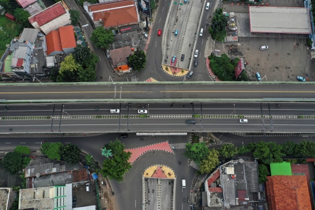 Foto udara kawasan Mampang Prapatan di Jakarta, Jumat (1/5/2020). Foto: ANTARA FOTO/ Hafidz Mubarak