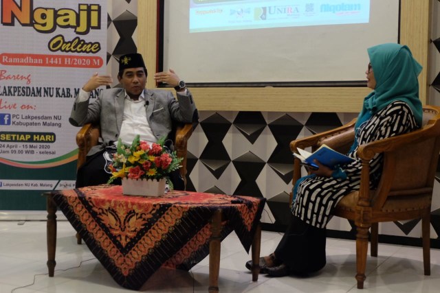 Rektor Unira Malang, Dr Hasan Abadi MPd (kanan). Foto: Fajrus Shidiq.