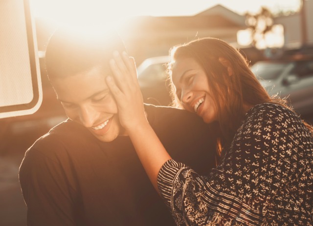 Ilustrasi zodiak yang jatuh cinta. (Foto: unsplash)
