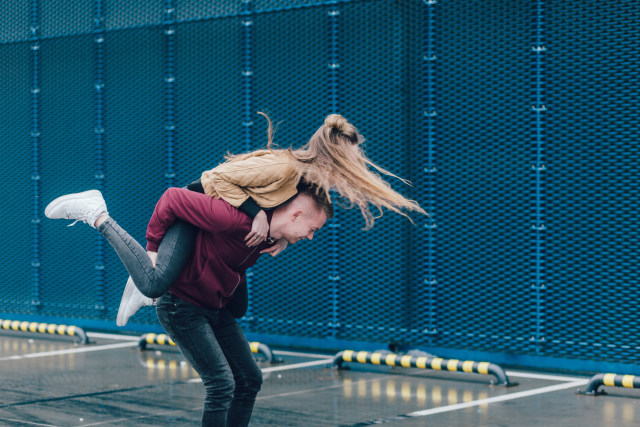 Ilustrasi zodiak yang jatuh cinta. (Foto: unsplash)