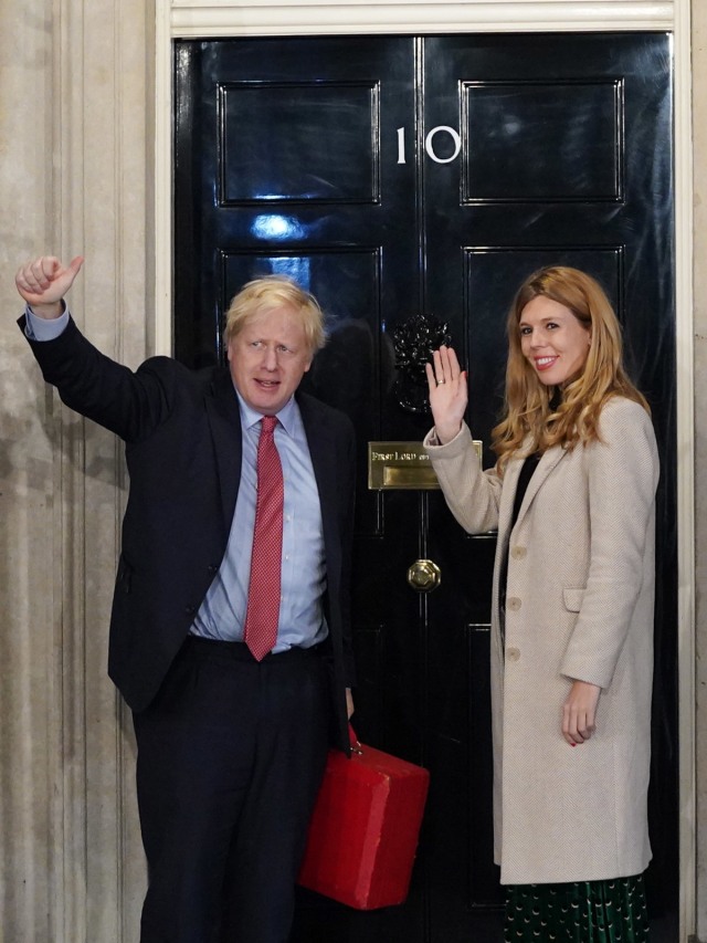 PM Inggris Boris Johnson dan pasangannya, Carrie Symonds. Foto: Getty Images/Peter Summers