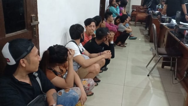 14 Muda-mudi di Medan Digerebek Terkait Prostitusi Online, Transaksi via MiChat (332644)