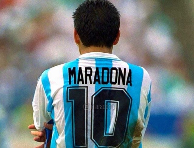 Maradona ketika masih aktif bermain. Foto: @Maradona