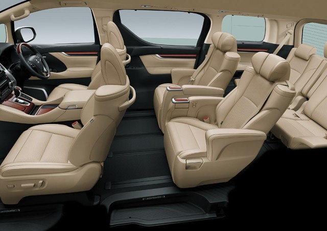 Interior Toyota Alphard. Foto: dok. TAM