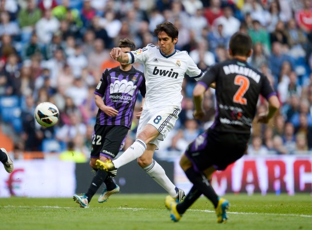 Ricardo Kaka beraksi untuk Real Madrid dalam pertandingan La Liga 2012/13 menghadapi Real Valladolid di Estadio Santiago Bernabeu. Foto: AFP/Dani Pozo