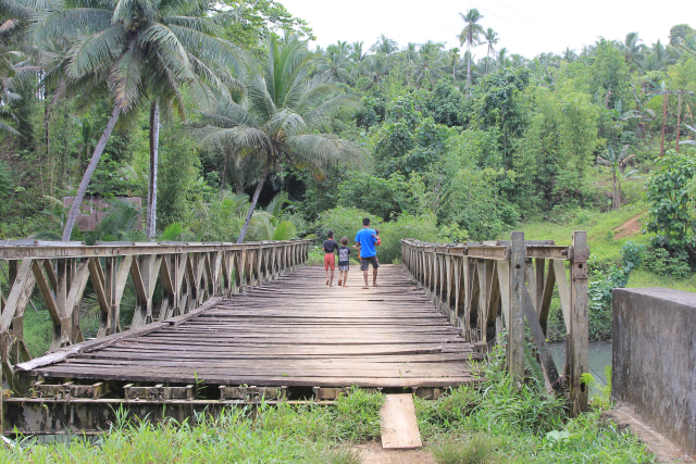 Kondisi jembatan di Desa salu. Foto: Ipang Mahardhika/cermat