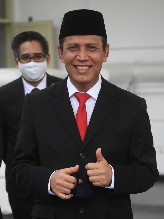 Kepala BNPT Irjen Pol Boy Rafi Amar meninggalkan ruangan usai mengikuti upacara pelantikan di Istana Negara, Jakarta, Rabu (6/5).  Foto: ANTARA FOTO/Akbar Nugroho Gumay