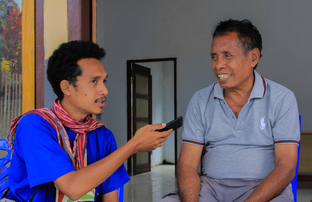 Penulis, Rajif Duchlun (Kiri) saat bertemu dengan Heras. Foto: Ipang Mahardhika/cermat