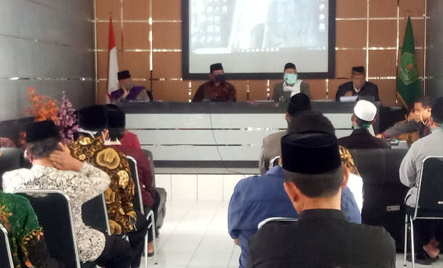 Satgas Keagamaan COVID-19 Majalengka menggelar rapat membahas tata pelaksanaan ibadah selama pandemi COVID-19 dan PSBB. (Rd Algifari Suargi)