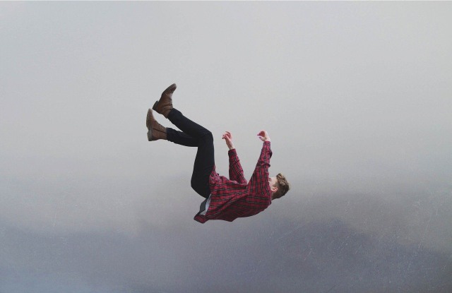 Ilustrasi orang jatuh. Foto: pixabay.