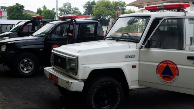 Si Badak Putih, ambulans jenazah andalan di Yogyakarta. Foto: Arfiansyah Panji Purnandaru/kumparan