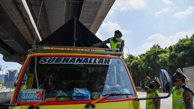 Pemeriksaan Kendaraan di Tol Jakarta-Cikampek