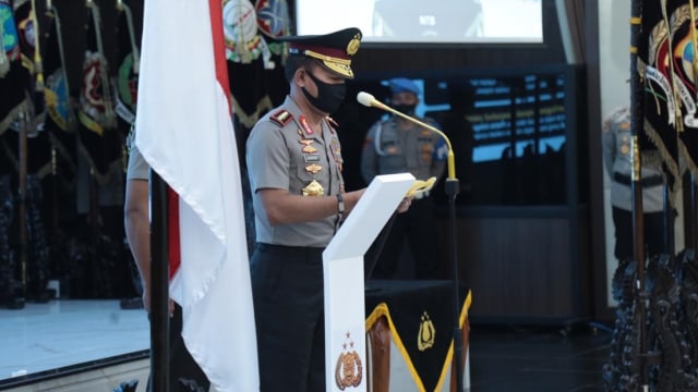 Kapolri Jenderal Pol Idham Azis memimpin pimpin upacara sertijab 9 Kapolda di Rupatama Mabes Polri. Foto: Dok. Polri