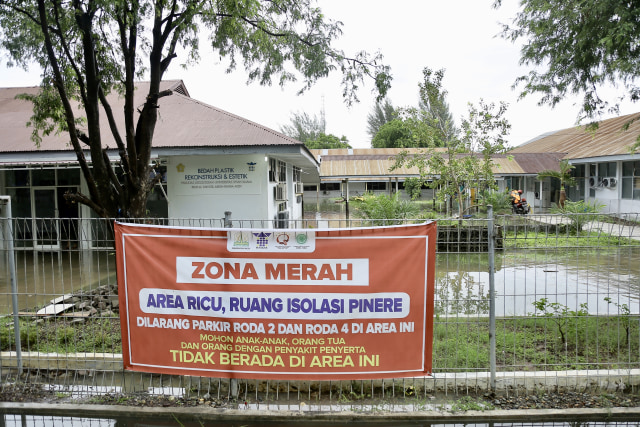 Zona merah area RUCU dan ruang isolasi Pinere di RSUDZA Banda Aceh. Foto: Abdul Hadi/acehkini 