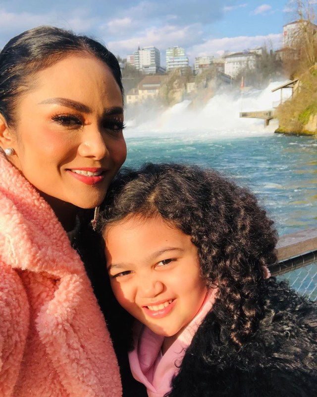 Krisdayanti dan putrinya, Amora Lemos. Dok: Instagram @amora_lemos0509