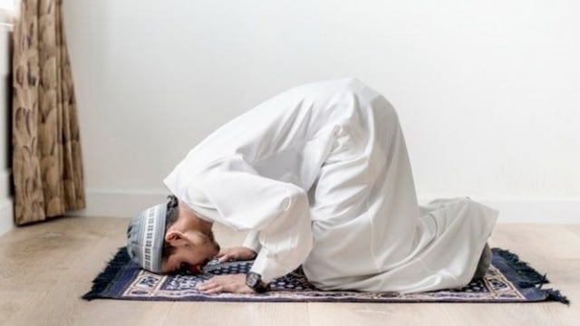 muslim-praying freepik 04.jpg