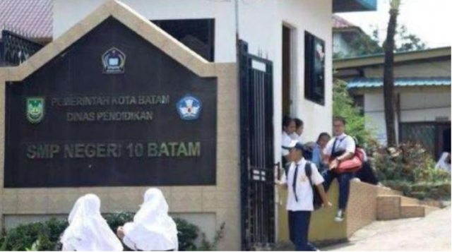 Salah satu sekolah negeri di Kota Batam.