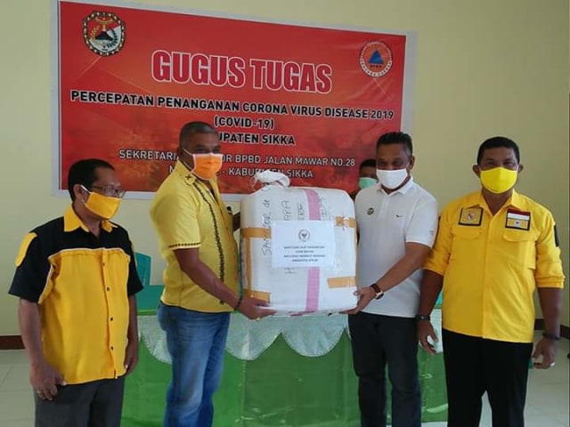 Melchias Mekeng dan Yayasan Bapa Bangsa Bantu Pemkab Sikka Perangi COVID-19 (833083)