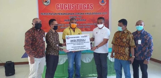 Melchias Mekeng dan Yayasan Bapa Bangsa Bantu Pemkab Sikka Perangi COVID-19 (833084)