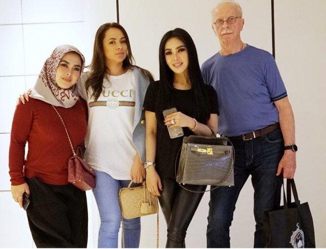 Heboh! Syahrini Ternyata Punya Ayah Angkat Bule (53619)