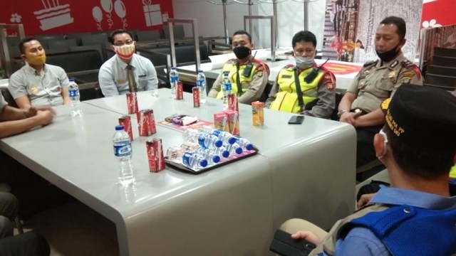 Menyoal Kerumunan Massa saat Penutupan McD Sarinah (316241)