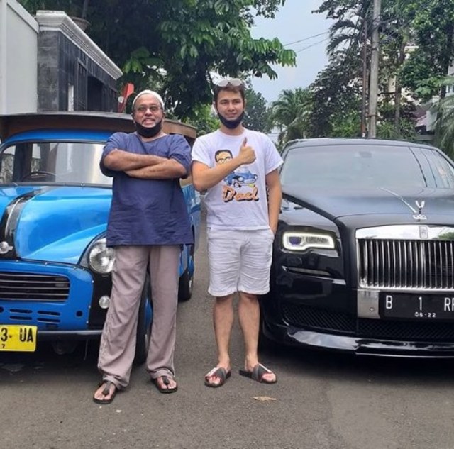 Raffi Ahmad bersama Rano Karno dengan mobil-mobilnya. Foto: Instagram/ @si.rano