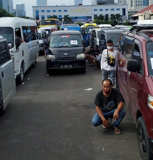 Kendaraan travel gelap yang ditangkap pada operasi khusus 3 hari oleh Ditlantas Polda Metro Jaya. Foto: Istimewa