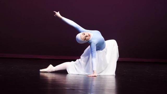 Kisah Inspiratif Stephanie Kurlow, Balerina Berhijab Pertama Dunia (1282048)