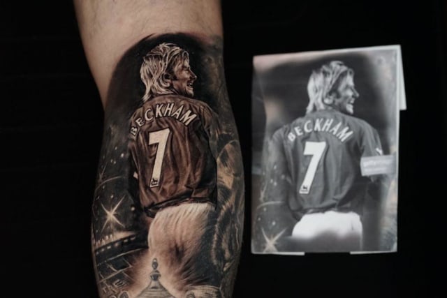 Pemain Persija Jakarta, Marc Klok, memamerkan tato David Beckham di betis kanannya. Foto: Dok: Media Persija