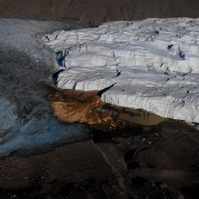 Air terjun darah di Antartika Foto: AFP/MARK RALSTON