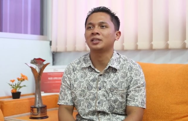 com-Hadi Apriliawan, penggagas mesin pasteurisasi berbasis listrik bernama Latte Electricity. Foto: Youtube/SATU Indonesia