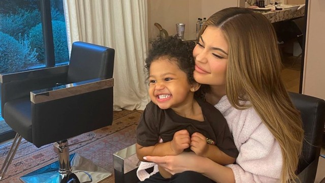 Kylie Jenner dan anak sulungnya, Stormi. Foto: Instagram @kyliejenner