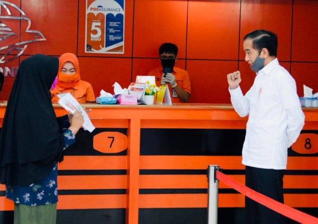 Bansos Tunai Rp 300 Ribu Disalurkan PT Pos Indonesia ke 10 Juta Keluarga (1)