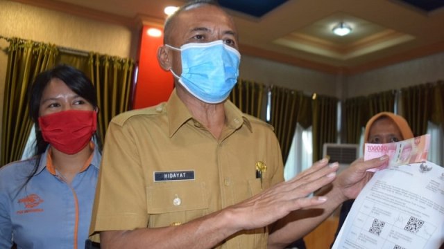 Pemkot Palu Salurkan 2000 Kartu Sembako Bantuan Kemensos RI (69866)