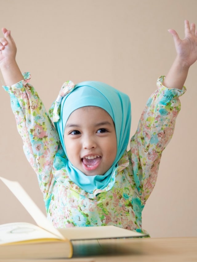 ilustrasi anak gembira karena telah khatam Alquran Foto: Shutterstock